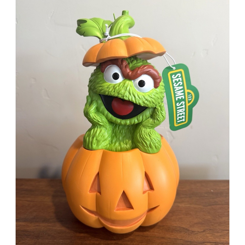 Sesame Street Oscar the Grouch Pumpkin Halloween Figurine